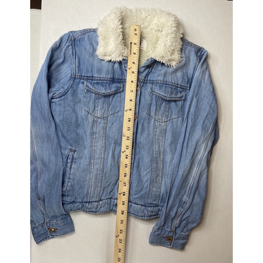Altar'd State Sherpa Lined Denim Trucker Jacket Womens Est Small Light Wash - Picture 5 of 9